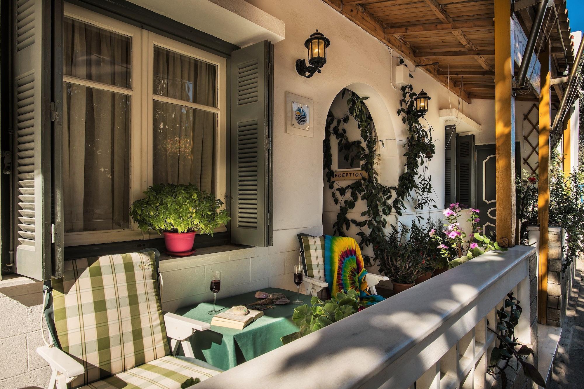 Semiramis Guesthouse Adamantas  Екстериор снимка